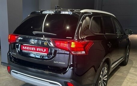 Mitsubishi Outlander III рестайлинг 3, 2019 год, 2 600 000 рублей, 7 фотография