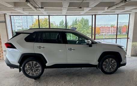 Toyota RAV4, 2024 год, 5 350 000 рублей, 8 фотография