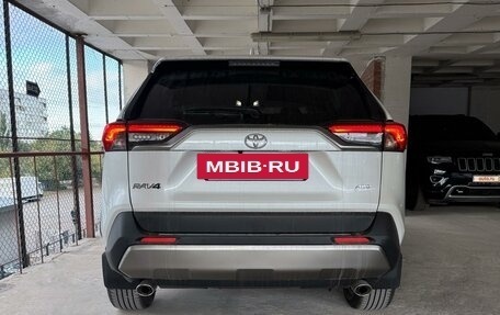 Toyota RAV4, 2024 год, 5 350 000 рублей, 4 фотография