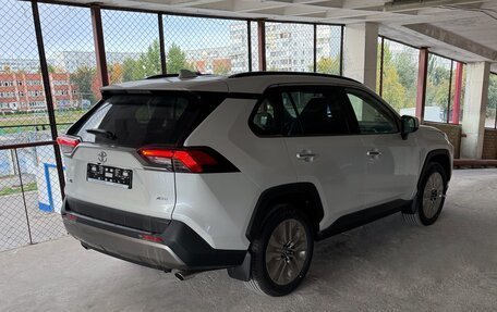 Toyota RAV4, 2024 год, 5 350 000 рублей, 10 фотография