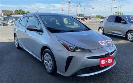 Toyota Prius IV XW50, 2021 год, 1 490 030 рублей, 4 фотография