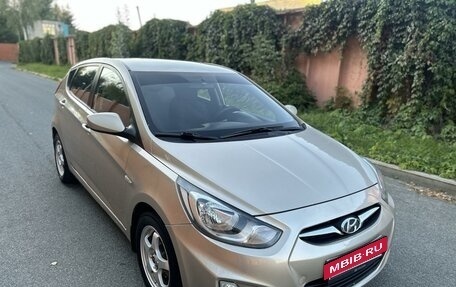 Hyundai Solaris II рестайлинг, 2011 год, 569 000 рублей, 3 фотография