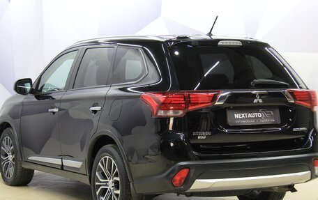 Mitsubishi Outlander III рестайлинг 3, 2016 год, 2 147 000 рублей, 10 фотография