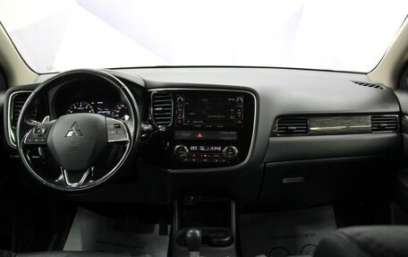 Mitsubishi Outlander III рестайлинг 3, 2016 год, 2 147 000 рублей, 16 фотография