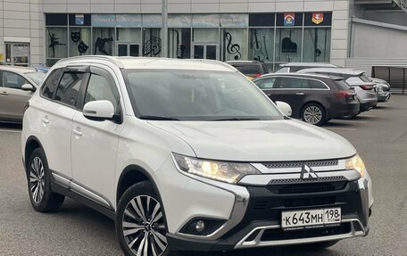 Mitsubishi Outlander III рестайлинг 3, 2020 год, 2 679 000 рублей, 1 фотография