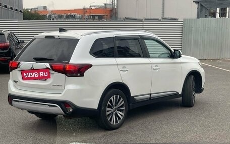 Mitsubishi Outlander III рестайлинг 3, 2020 год, 2 679 000 рублей, 6 фотография