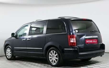 Chrysler Voyager IV, 2010 год, 1 799 000 рублей, 7 фотография