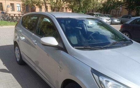 Hyundai Solaris II рестайлинг, 2013 год, 625 000 рублей, 3 фотография