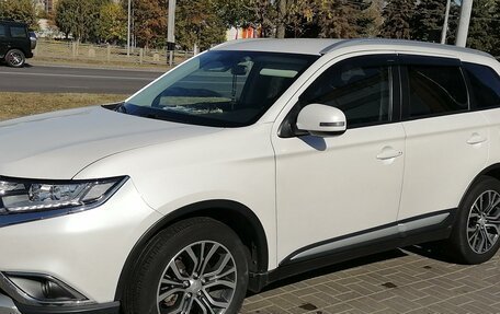 Mitsubishi Outlander III рестайлинг 3, 2017 год, 2 680 000 рублей, 1 фотография