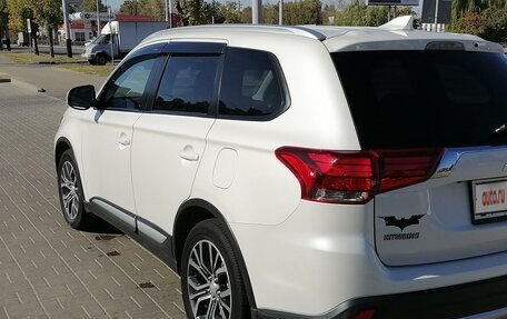 Mitsubishi Outlander III рестайлинг 3, 2017 год, 2 680 000 рублей, 3 фотография