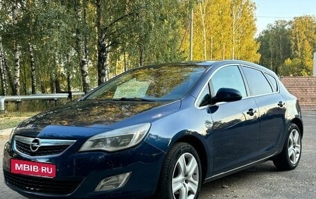 Opel Astra J, 2010 год, 700 000 рублей, 1 фотография