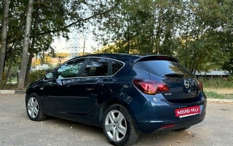 Opel Astra J, 2010 год, 700 000 рублей, 3 фотография