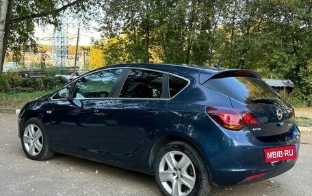 Opel Astra J, 2010 год, 700 000 рублей, 2 фотография