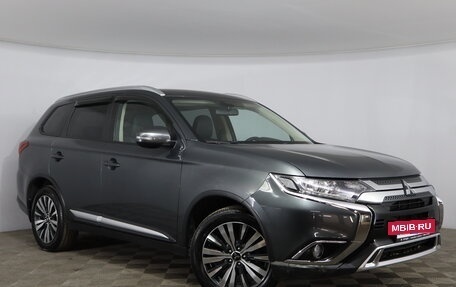 Mitsubishi Outlander III рестайлинг 3, 2019 год, 2 799 000 рублей, 3 фотография