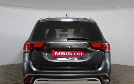 Mitsubishi Outlander III рестайлинг 3, 2019 год, 2 799 000 рублей, 6 фотография