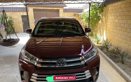 Toyota Highlander III, 2018 год, 2 000 000 рублей, 7 фотография