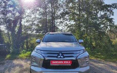 Mitsubishi Montero Sport, 2023 год, 5 000 000 рублей, 3 фотография