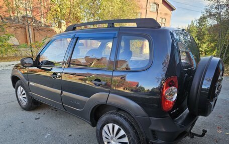 Chevrolet Niva I рестайлинг, 2010 год, 557 000 рублей, 21 фотография