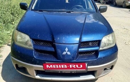 Mitsubishi Outlander III рестайлинг 3, 2004 год, 680 000 рублей, 10 фотография