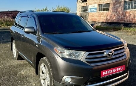 Toyota Highlander III, 2013 год, 2 990 000 рублей, 3 фотография