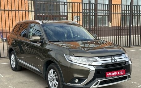 Mitsubishi Outlander III рестайлинг 3, 2019 год, 1 950 000 рублей, 1 фотография