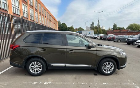 Mitsubishi Outlander III рестайлинг 3, 2019 год, 1 950 000 рублей, 6 фотография