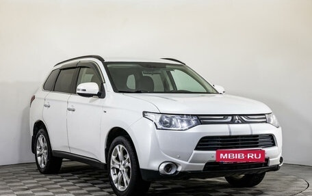 Mitsubishi Outlander III рестайлинг 3, 2013 год, 1 800 000 рублей, 3 фотография