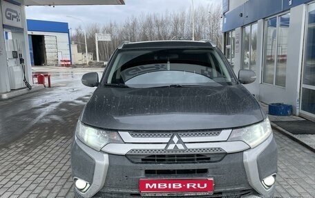 Mitsubishi Outlander III рестайлинг 3, 2018 год, 2 600 000 рублей, 1 фотография