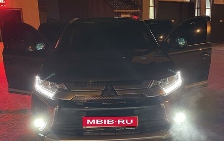 Mitsubishi Outlander III рестайлинг 3, 2018 год, 2 600 000 рублей, 13 фотография