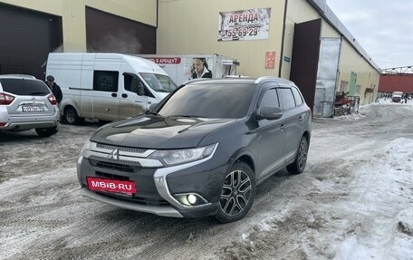 Mitsubishi Outlander III рестайлинг 3, 2018 год, 2 600 000 рублей, 14 фотография