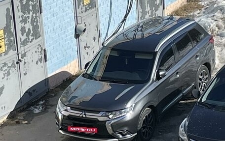 Mitsubishi Outlander III рестайлинг 3, 2018 год, 2 600 000 рублей, 11 фотография