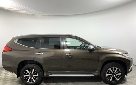 Mitsubishi Pajero Sport III рестайлинг, 2017 год, 2 680 000 рублей, 4 фотография