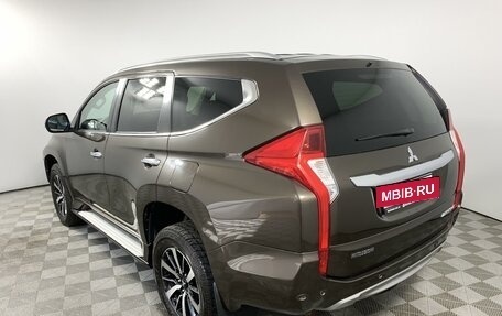 Mitsubishi Pajero Sport III рестайлинг, 2017 год, 2 680 000 рублей, 7 фотография