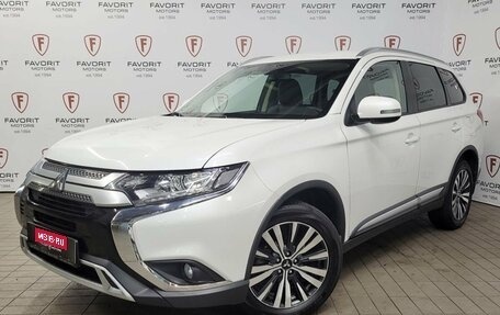 Mitsubishi Outlander III рестайлинг 3, 2019 год, 2 930 000 рублей, 1 фотография