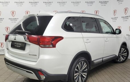 Mitsubishi Outlander III рестайлинг 3, 2019 год, 2 930 000 рублей, 6 фотография