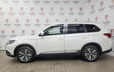 Mitsubishi Outlander III рестайлинг 3, 2019 год, 2 930 000 рублей, 5 фотография