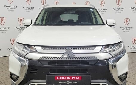 Mitsubishi Outlander III рестайлинг 3, 2019 год, 2 930 000 рублей, 2 фотография