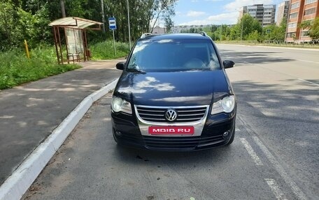 Volkswagen Touran III, 2008 год, 666 000 рублей, 1 фотография