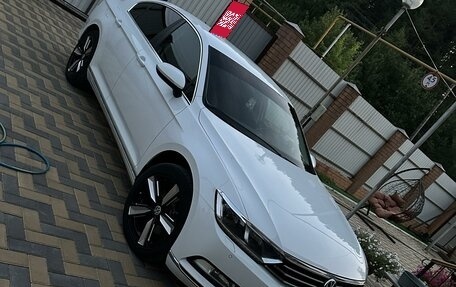 Volkswagen Passat B8 рестайлинг, 2017 год, 2 800 000 рублей, 1 фотография