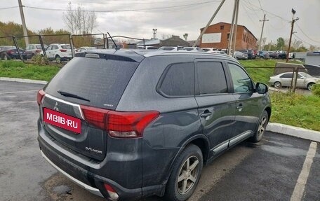 Mitsubishi Outlander III рестайлинг 3, 2016 год, 1 949 000 рублей, 2 фотография