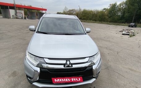 Mitsubishi Outlander III рестайлинг 3, 2016 год, 2 099 999 рублей, 8 фотография