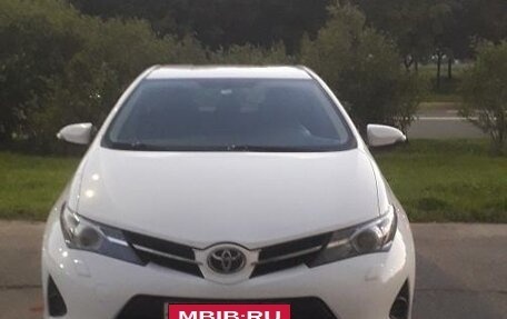 Toyota Auris II, 2014 год, 1 292 000 рублей, 2 фотография