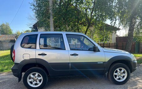 Chevrolet Niva I рестайлинг, 2011 год, 535 000 рублей, 2 фотография