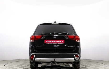 Mitsubishi Outlander III рестайлинг 3, 2017 год, 2 200 000 рублей, 6 фотография