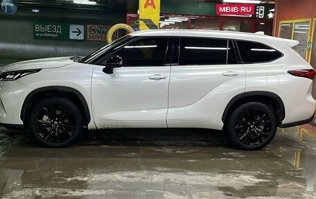 Toyota Highlander, 2023 год, 6 100 000 рублей, 6 фотография