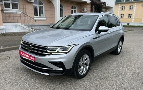 Volkswagen Tiguan II, 2020 год, 2 470 000 рублей, 2 фотография