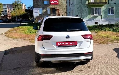 Volkswagen Tiguan II, 2019 год, 3 045 000 рублей, 6 фотография