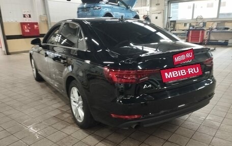 Audi A4, 2018 год, 2 300 000 рублей, 3 фотография