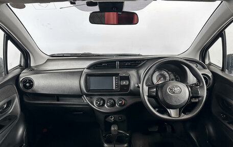 Toyota Vitz, 2018 год, 985 000 рублей, 13 фотография