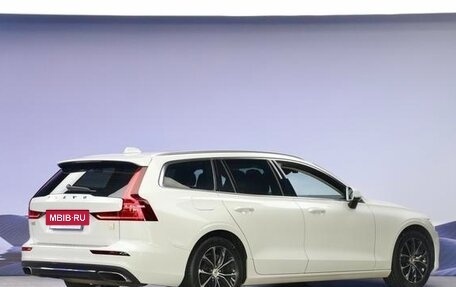 Volvo V60 Cross Country II, 2021 год, 3 280 000 рублей, 3 фотография